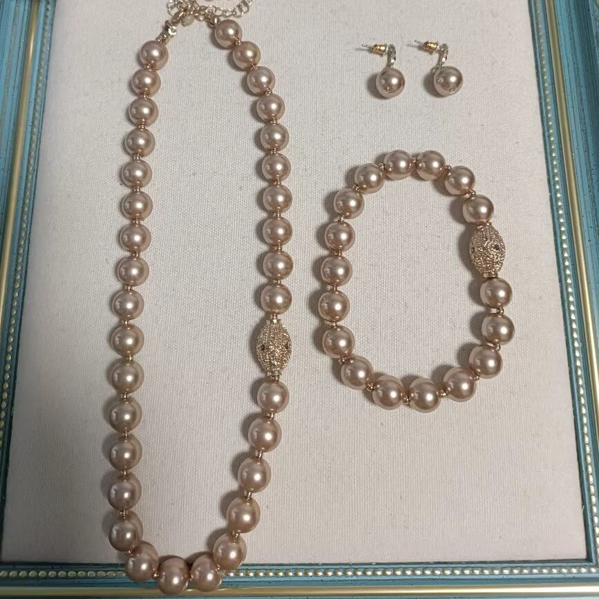 Vintage Embossed Pearl Set