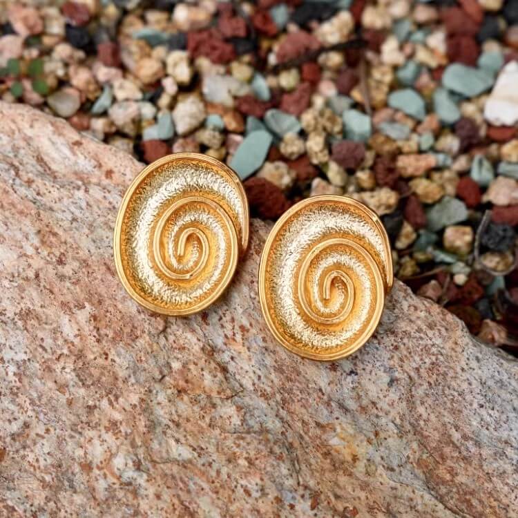 Eternal Time Conch Earrings