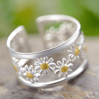 Dainty Daisy - Adjustable Ring