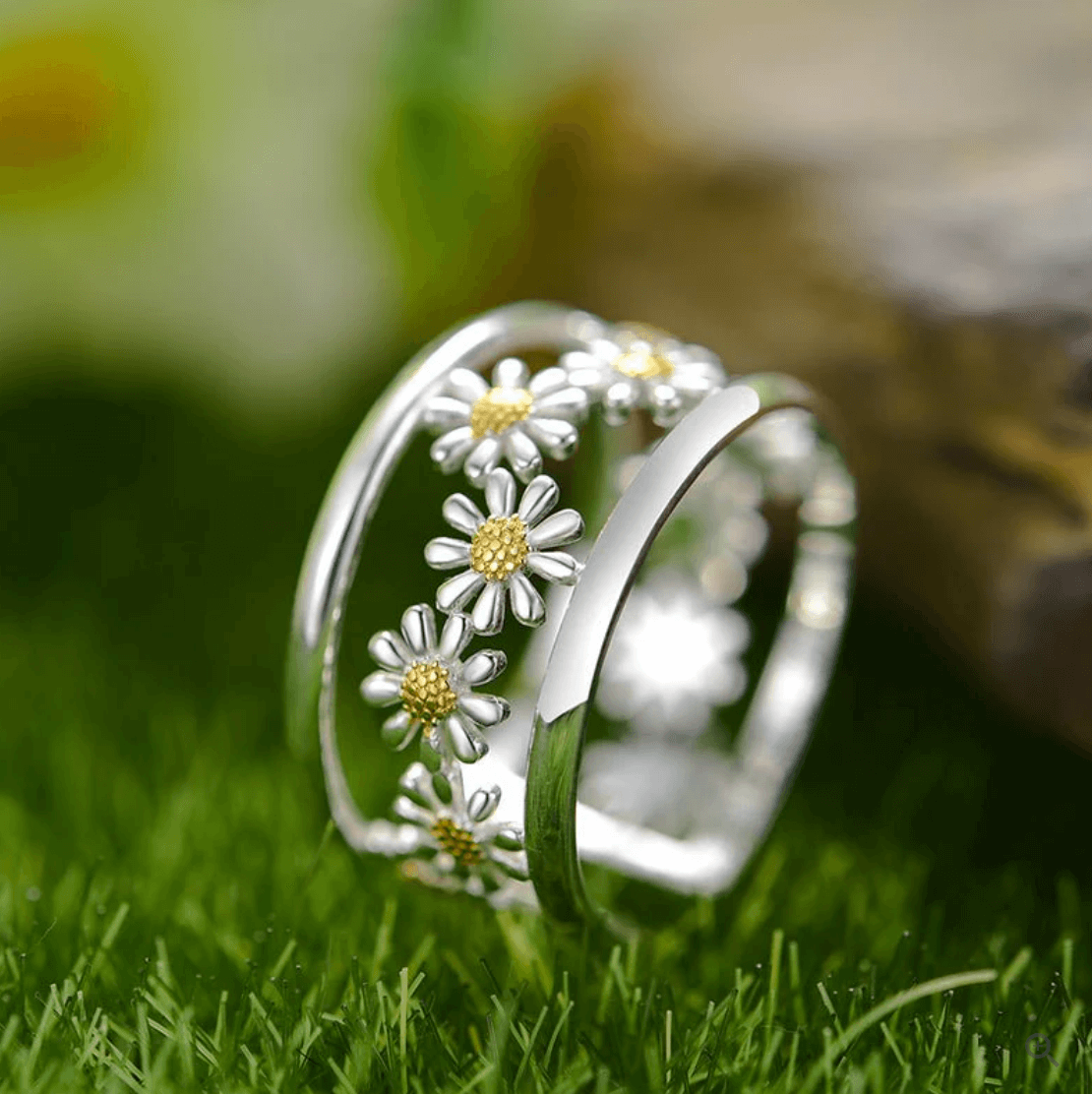 Dainty Daisy - Adjustable Ring