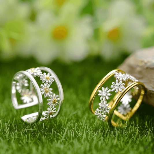 Dainty Daisy - Adjustable Ring