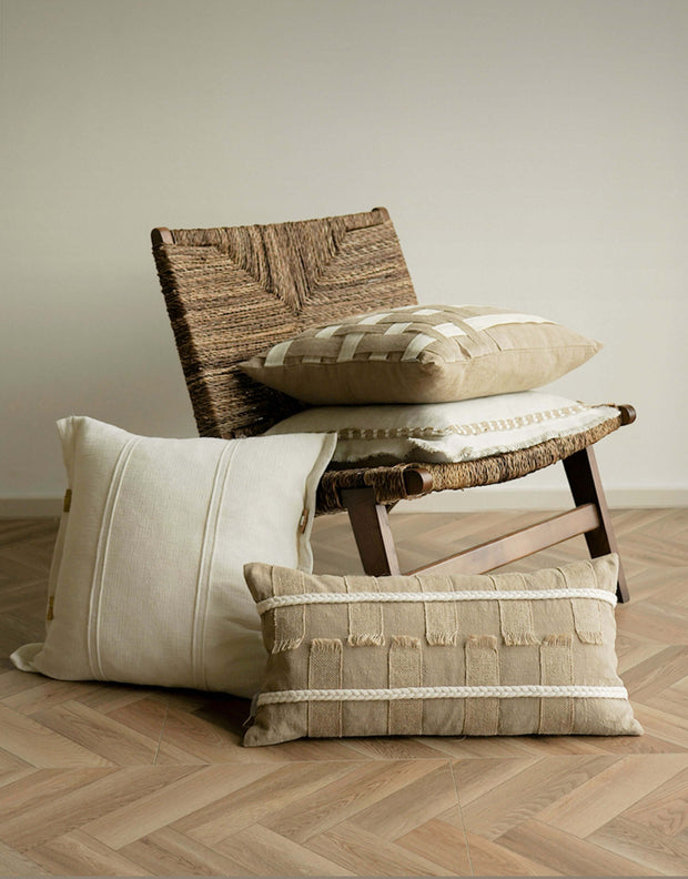 <h2>Throw Pillows</h2>