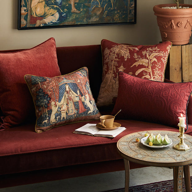 <h2>Throw Pillows</h2>