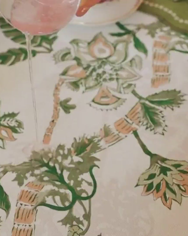 Molly's Manor Tablecloths & Placemats Set